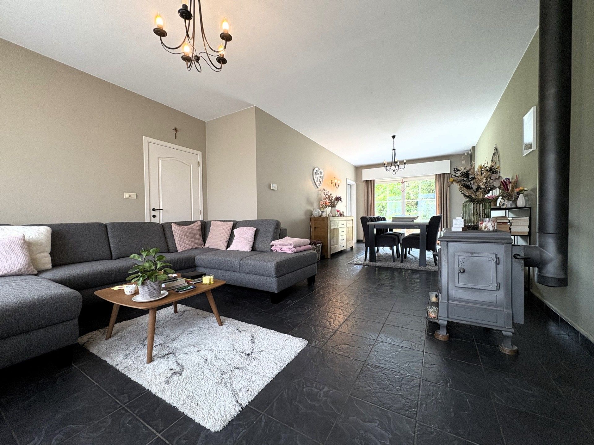 Rustig gelegen, alleenstaande woning met prachtige tuin foto 6