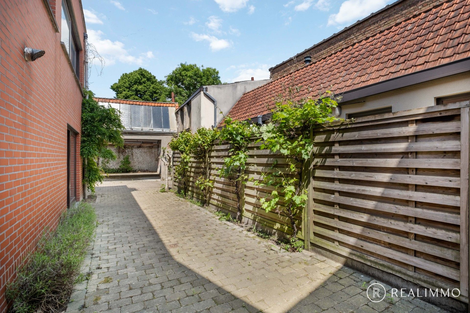 Uiterst commercieel gelegen handelswoning foto 12