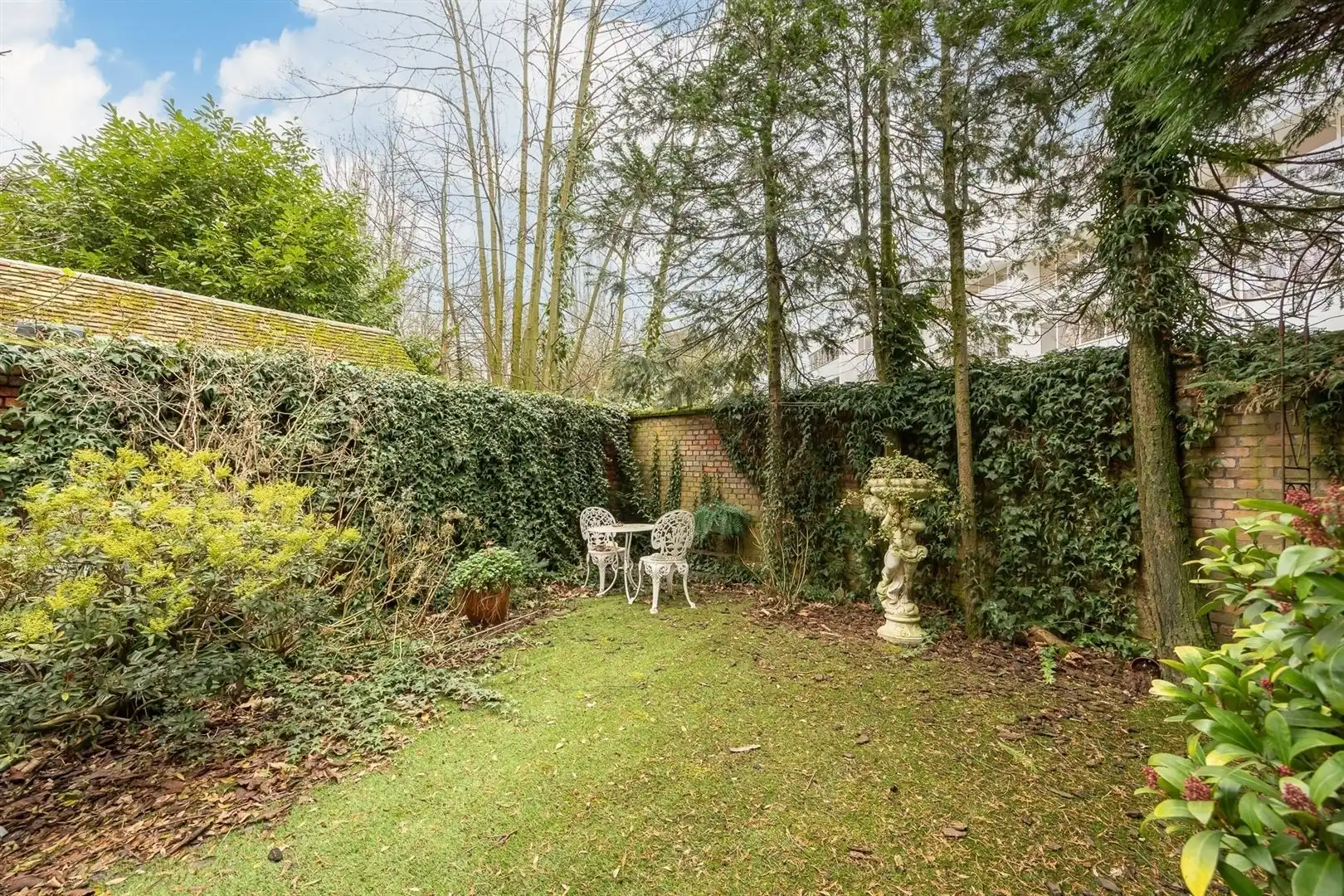 Te renoveren gelijkvloers kantoor/praktijk met tuin op toplocatie in Antwerpen

 foto 12