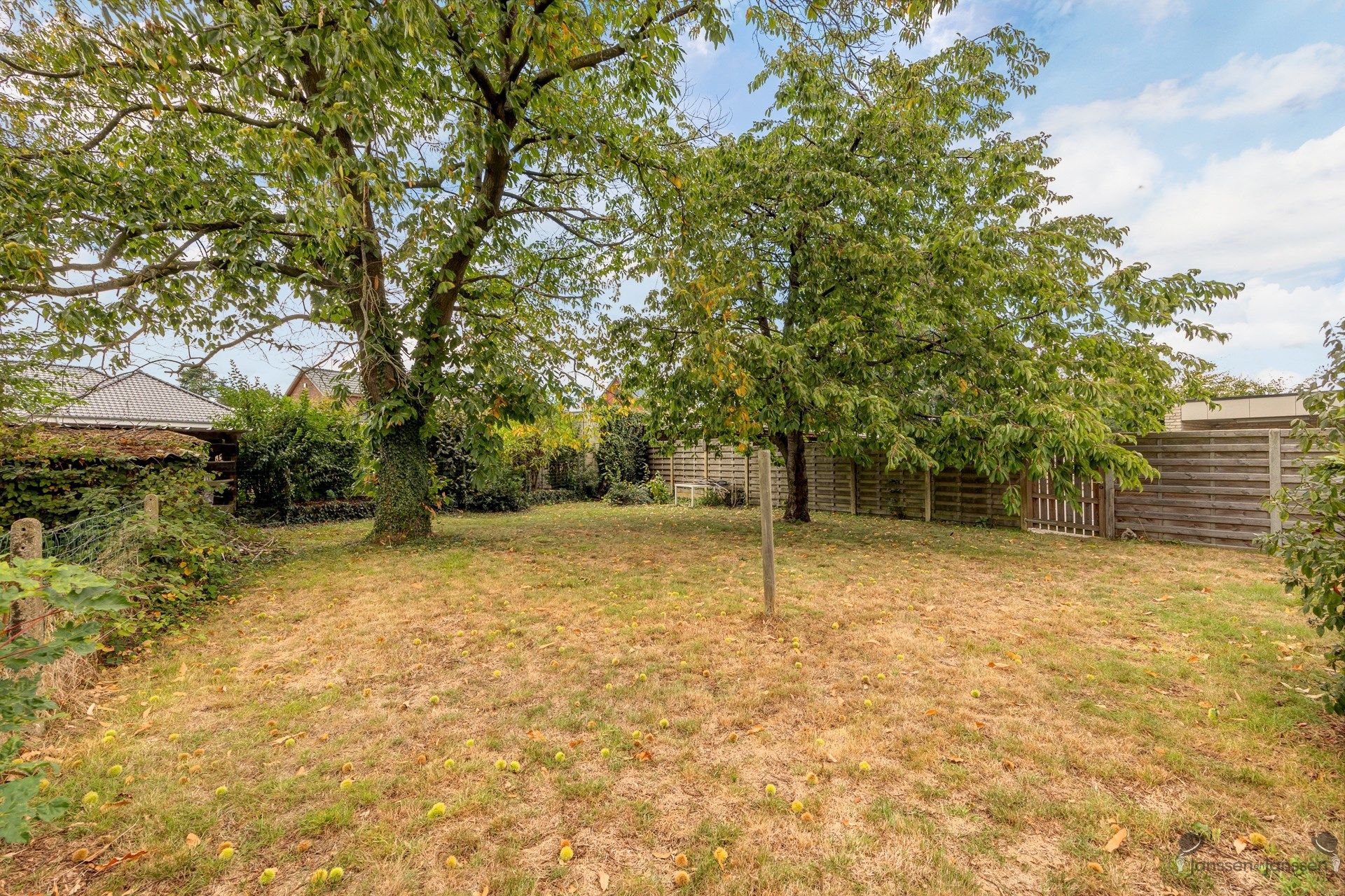 Instapklaar gelijkvloers appartement met tuin en 2 autostaanplaatsen foto 15