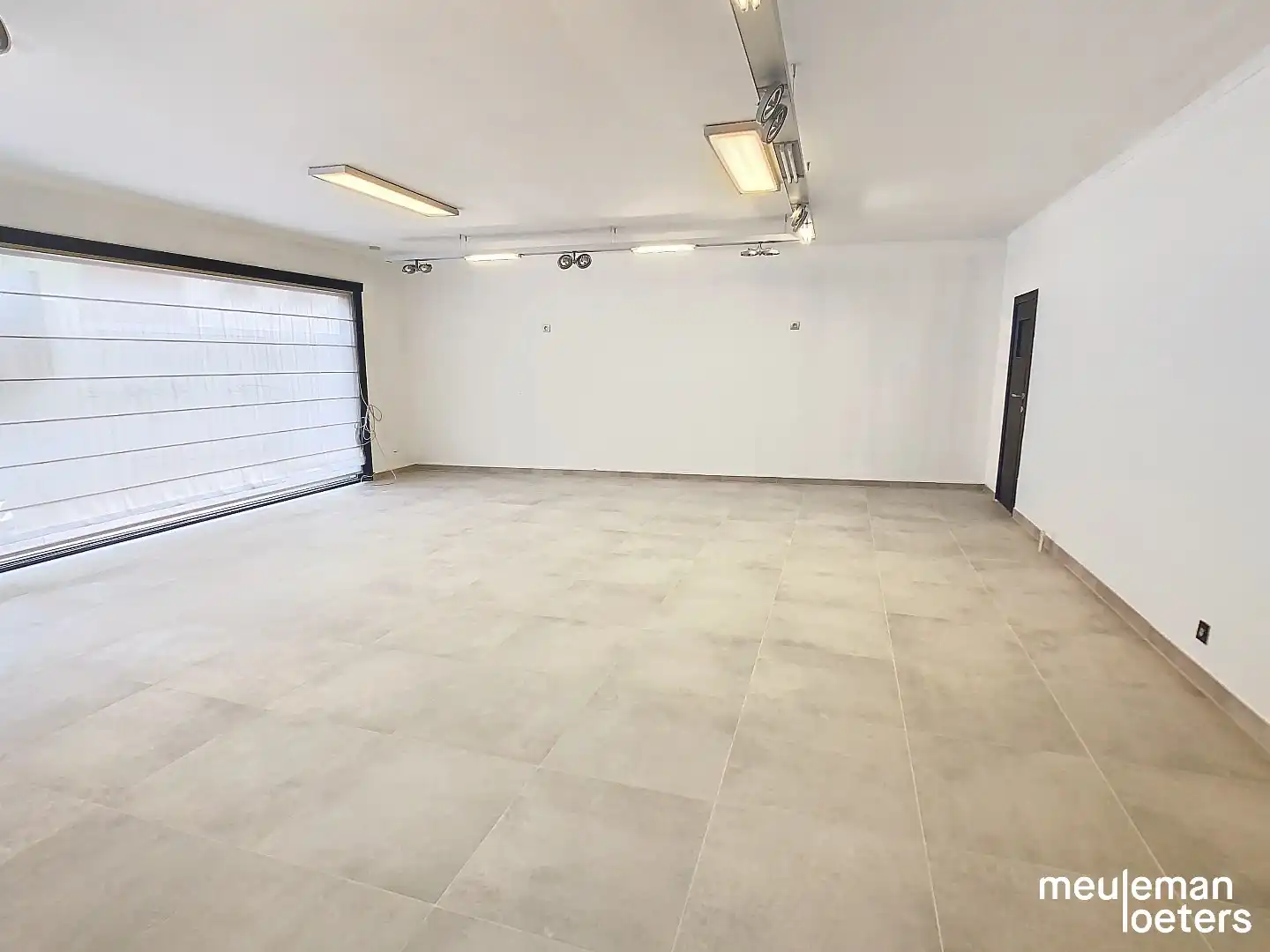 Centraal gelegen winkelruimte foto 2