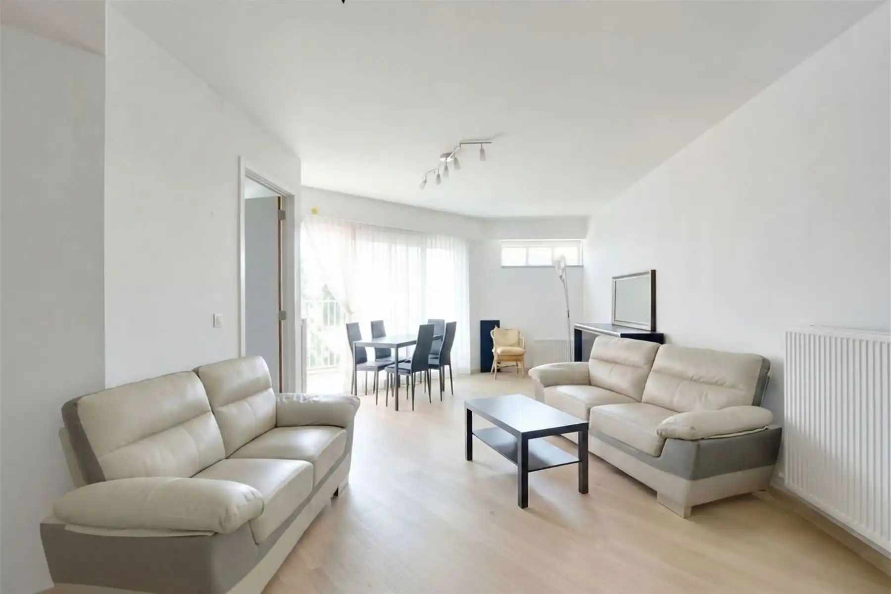 Modern dakappartement met 2 slaapkamers te Anderlecht foto 2