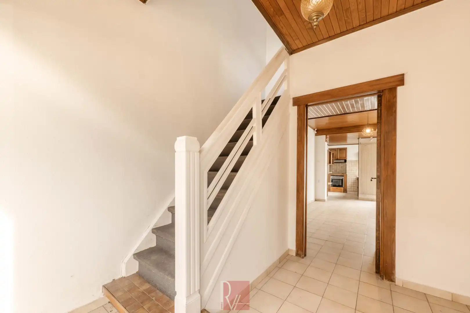 Woning met loods foto 3