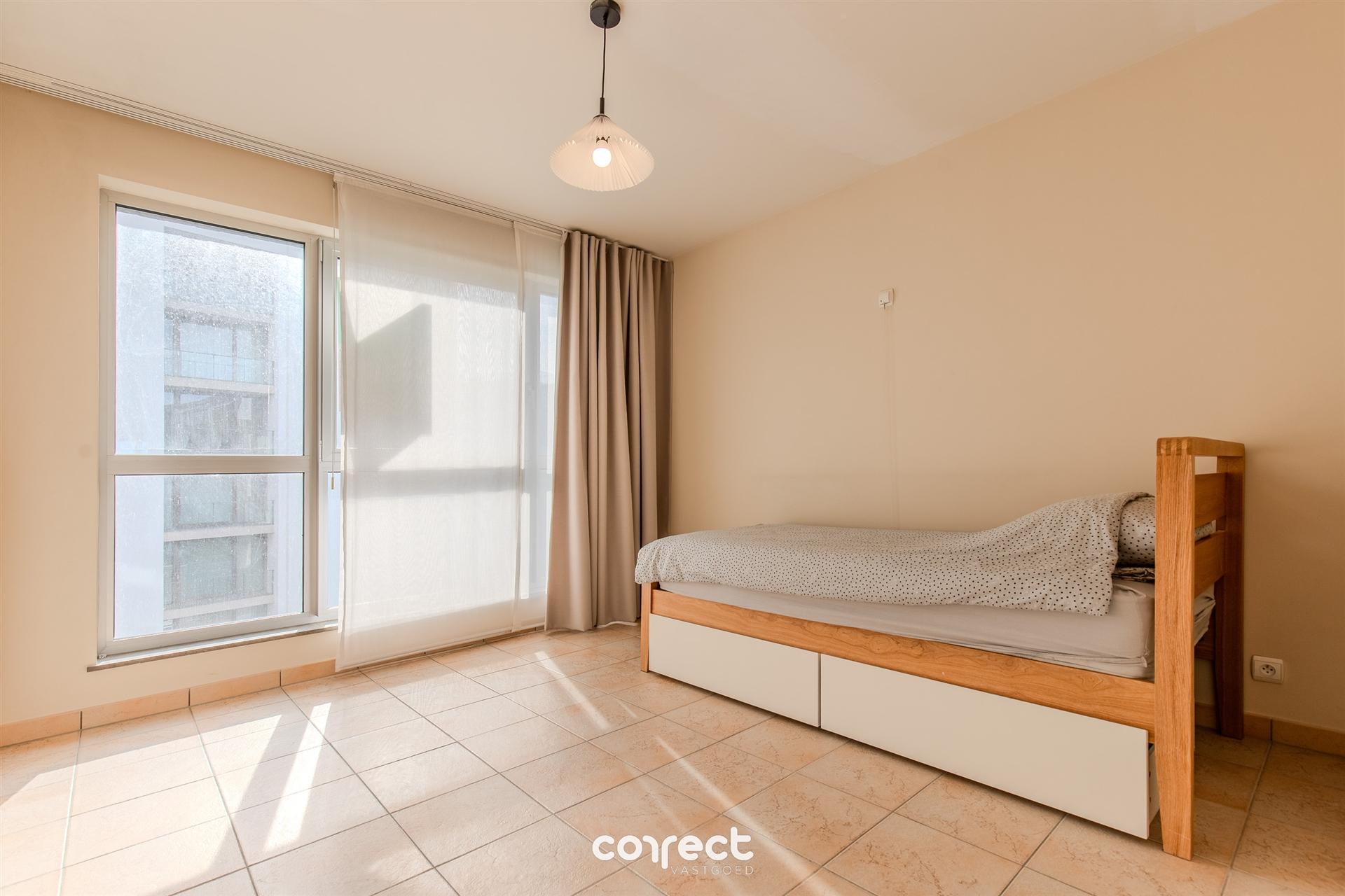 Lichtrijk en instapklaar 3 slaapkamer appartement met zicht op de IJzer. foto 6