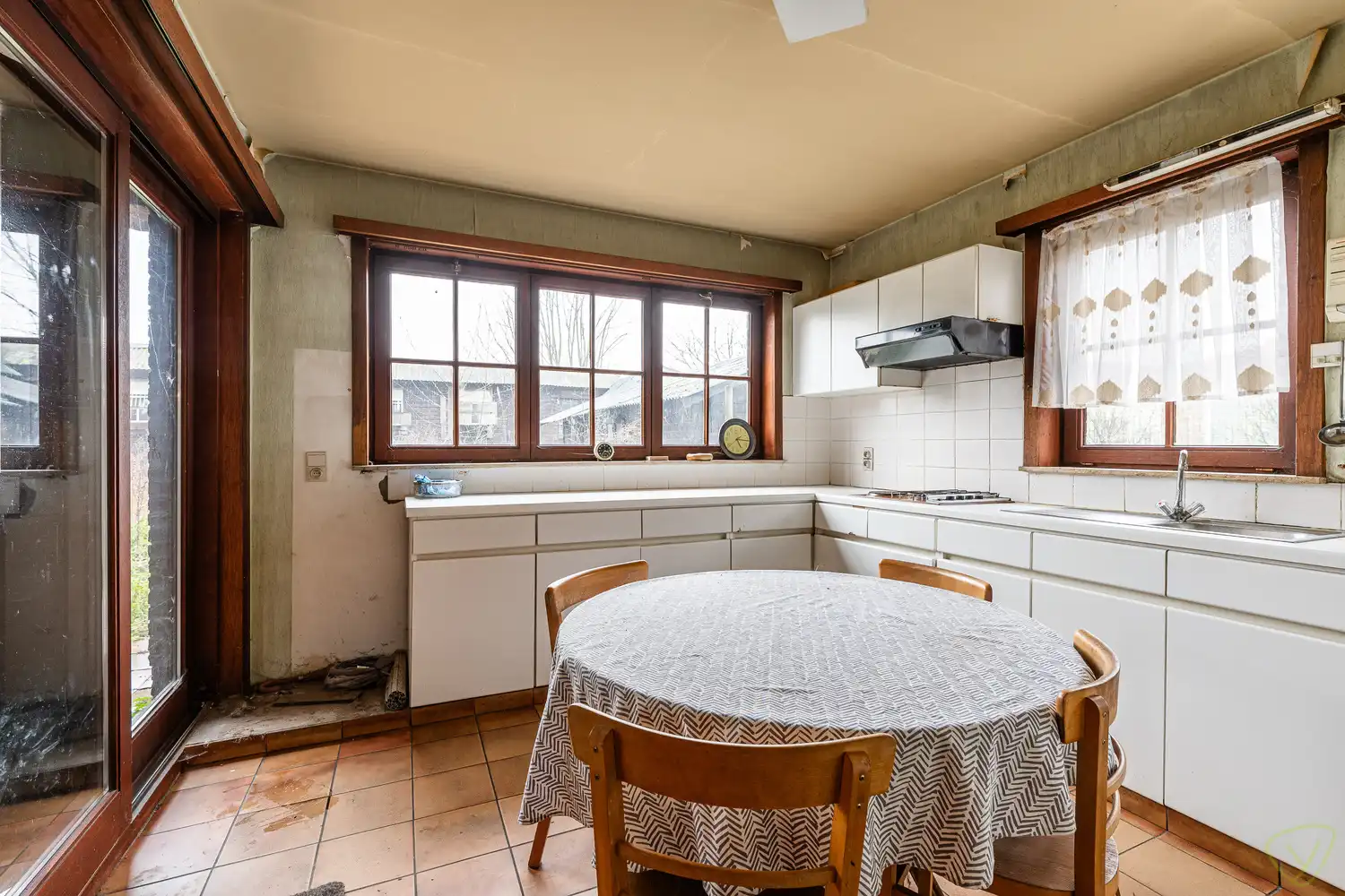 Op te frissen woning langsheen de Kriekmoerstraat te Eeklo! foto 8