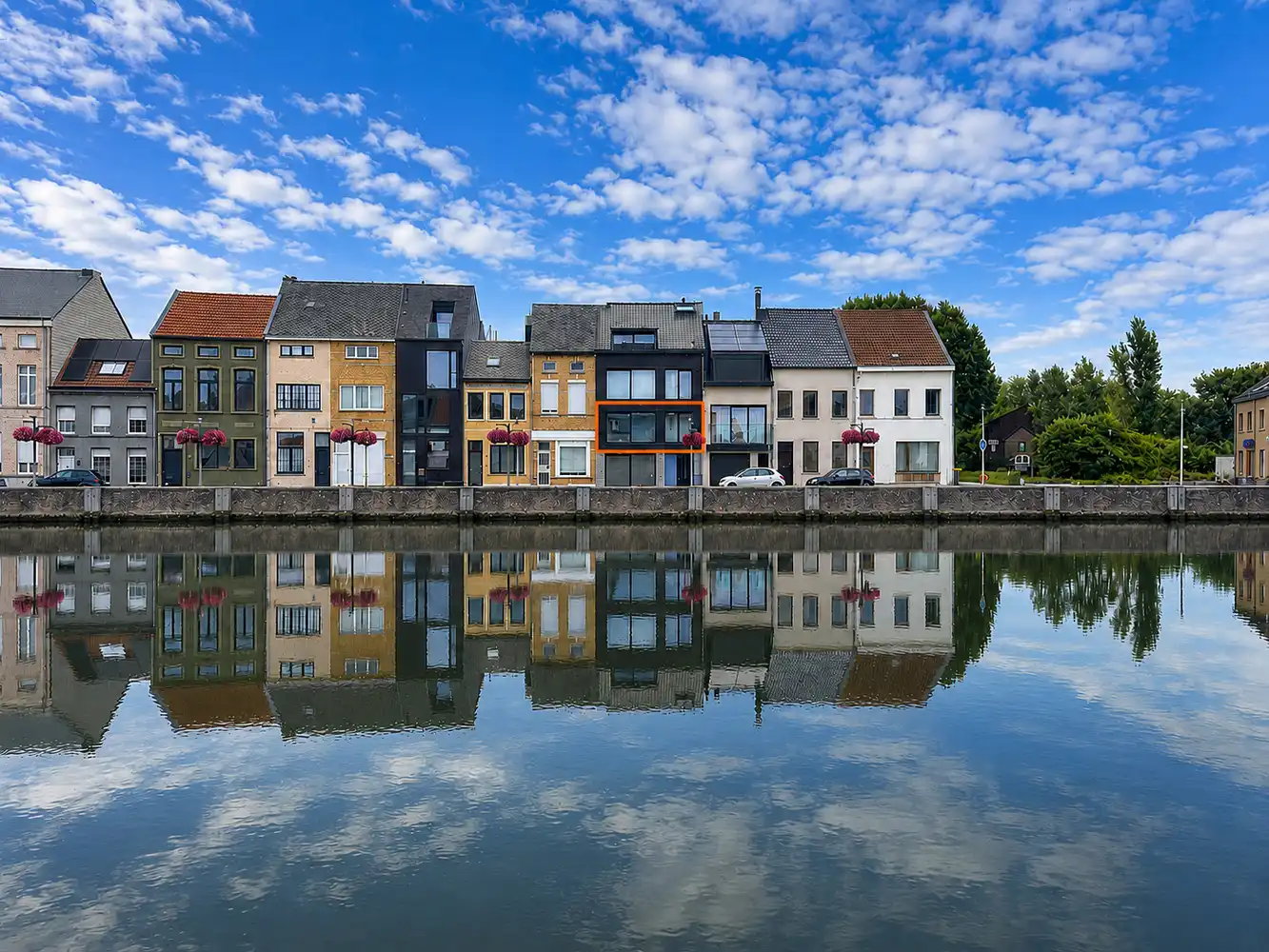 Lichtrijk appartement met uniek zicht op de vaart en ruim terras foto {{pictureIndex}}