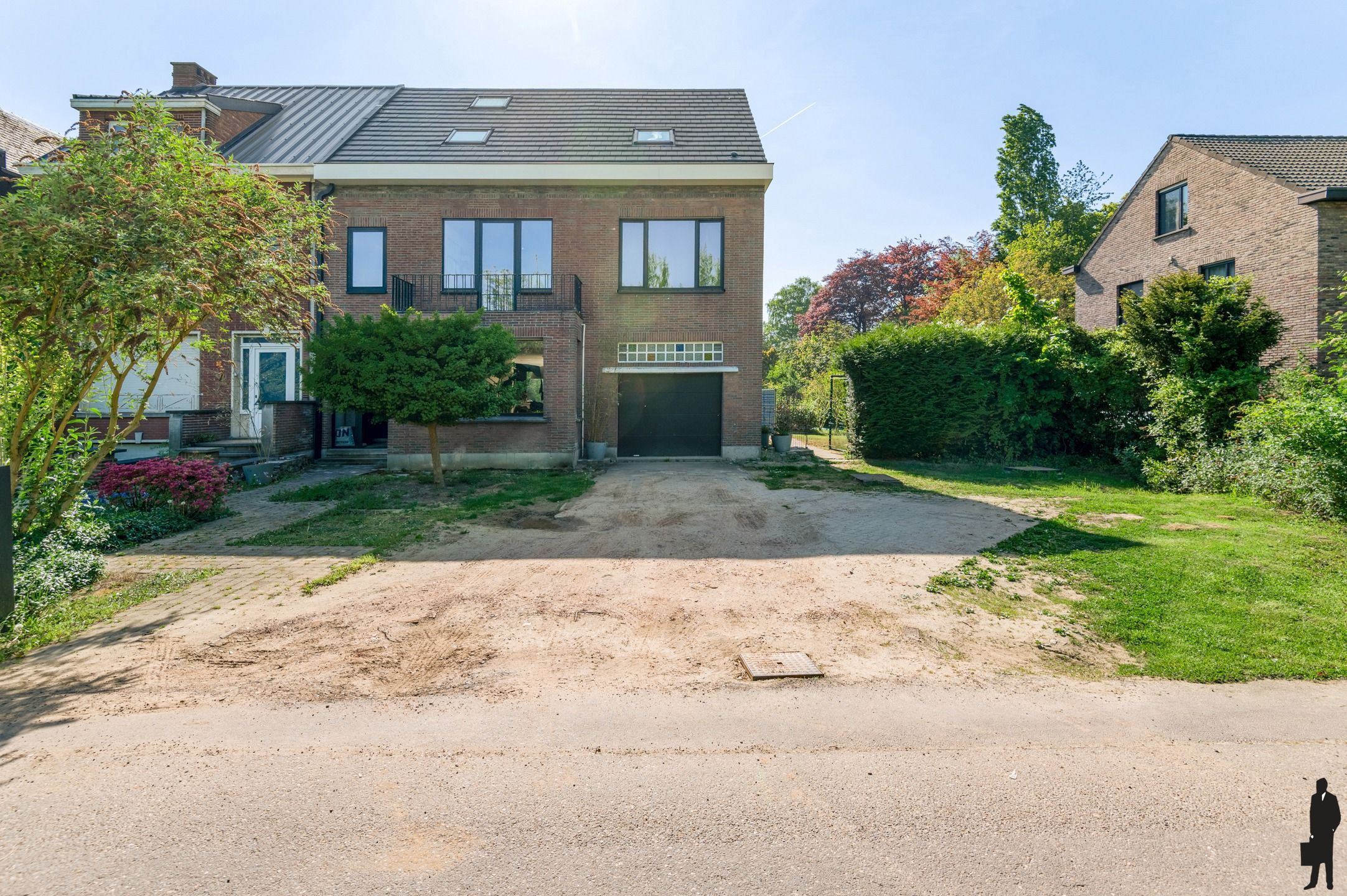 (Deels) gerenoveerde woning met ZW parktuin (ca. 1968m²) foto 3