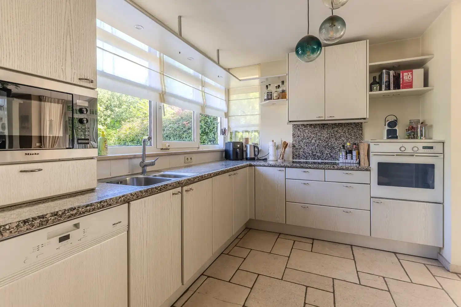 Ruime, instapklare vrijstaande woning met 5 slaapkamers en 3 badkamers in het gezellige Neerharen! foto 16