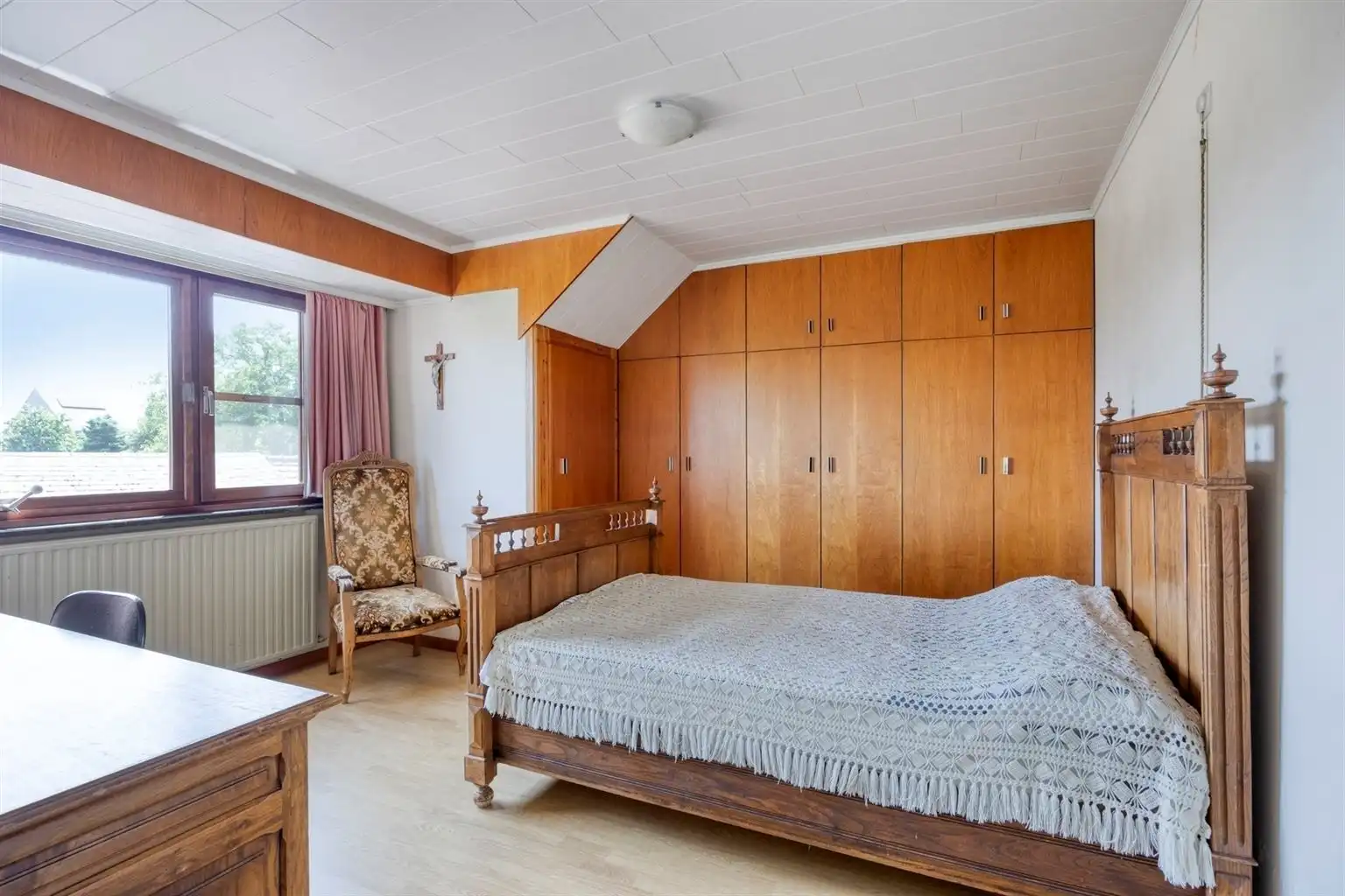 Vrijstaande woning met 4 slaapkamers, ruime tuin en garage op een riant perceel van 9a99ca, rustig gelegen nabij het centrum van Maaseik.  foto 12