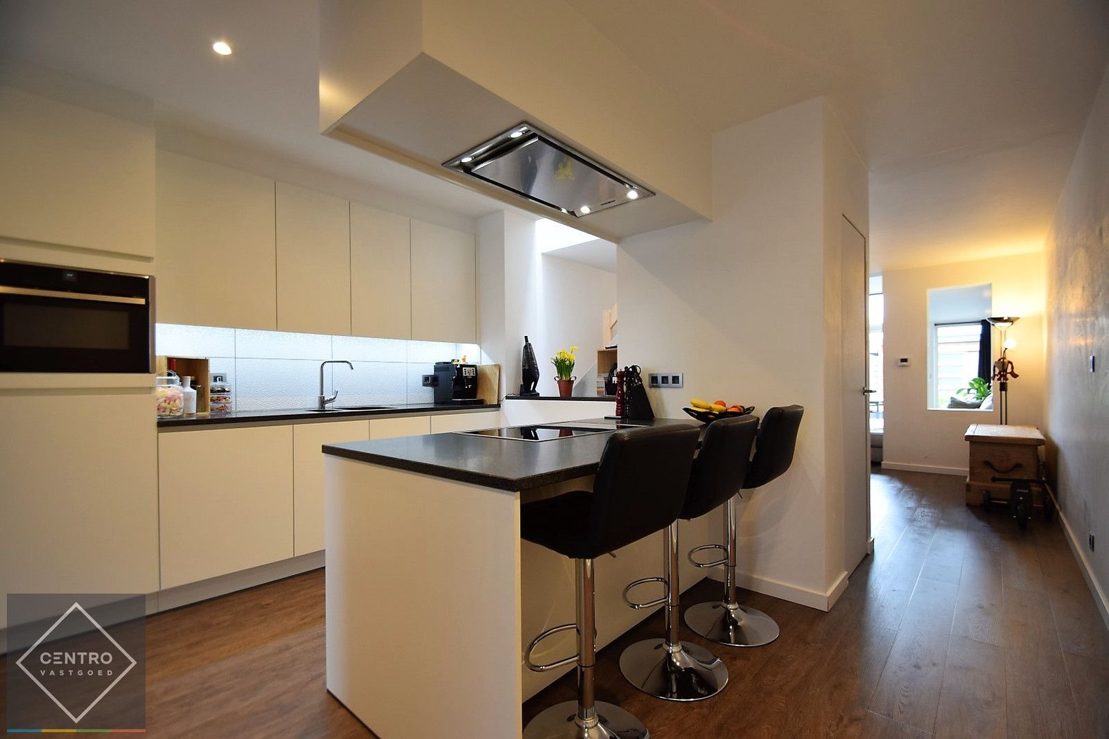 Volledig gerenoveerde woning met 3 slpks en leuke tuin! foto 6