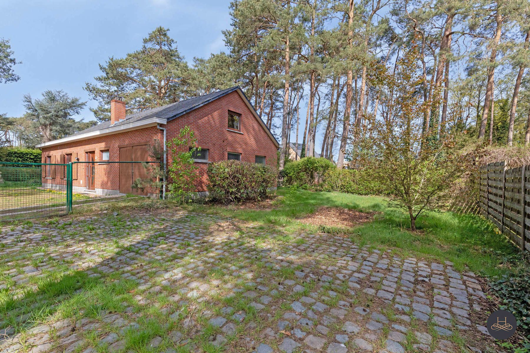 In het groen gelegen openstaande en te renoveren woning  foto 24