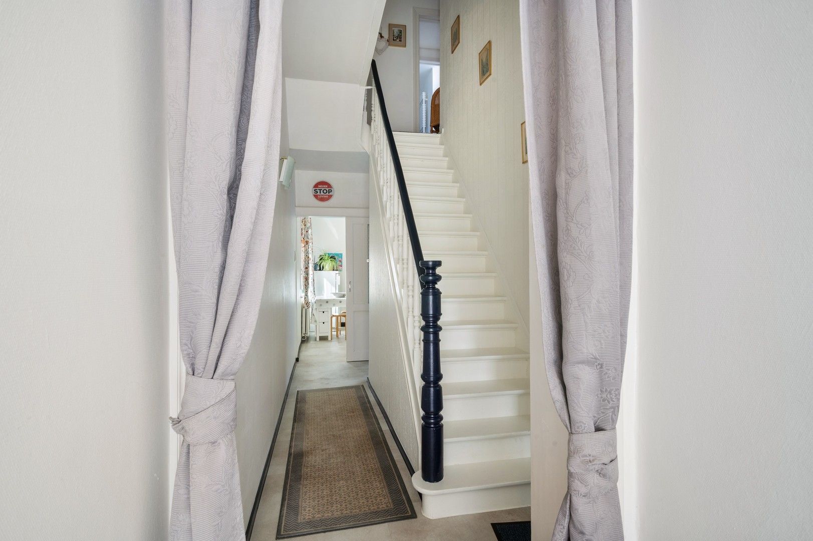 Centraal gelegen energiezuinige gezinswoning met 3 kamers op unieke ligging in het hart van Ieper foto 8