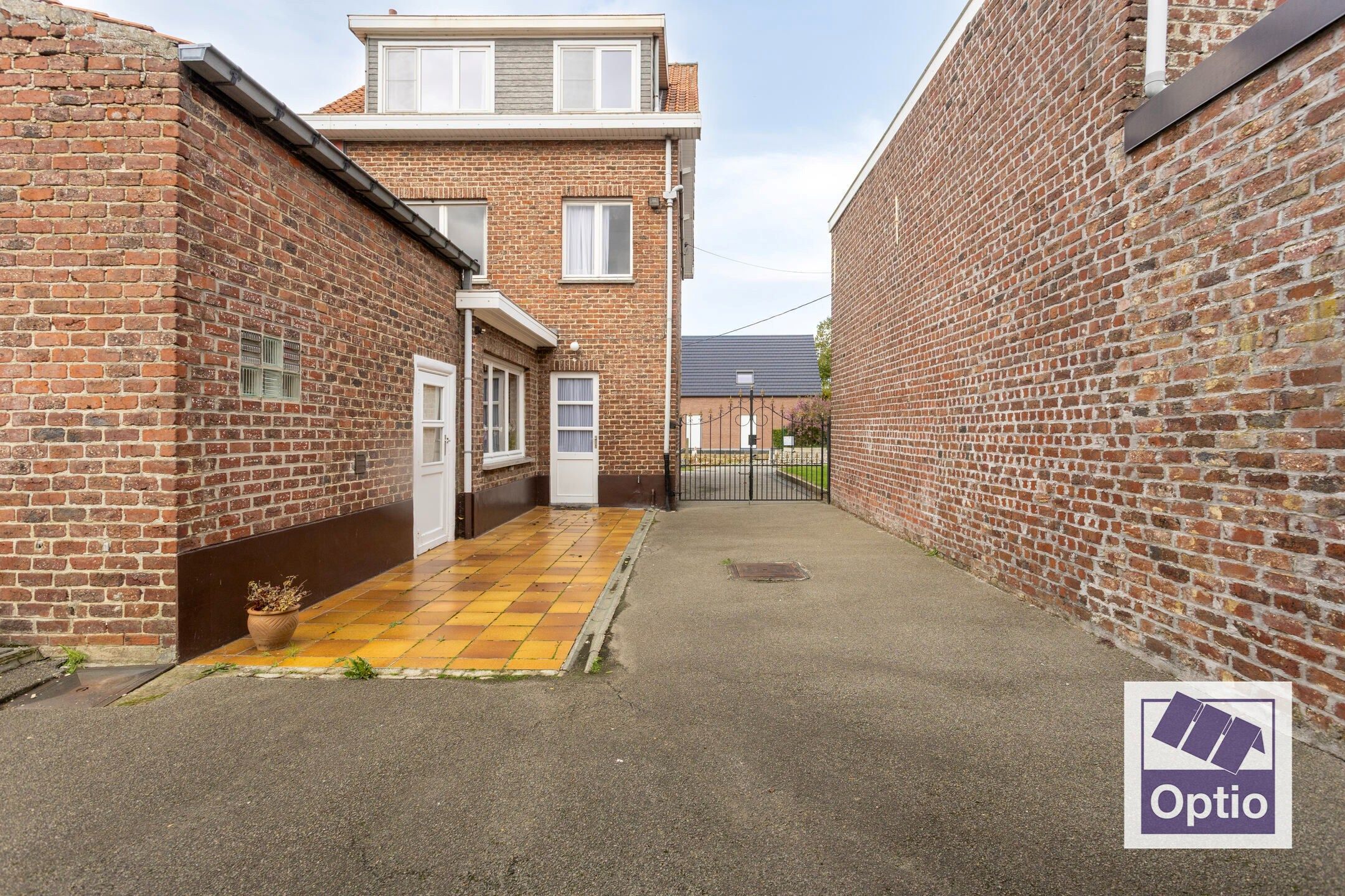 Woning met 5 slaapkamers en grote tuin. foto 6