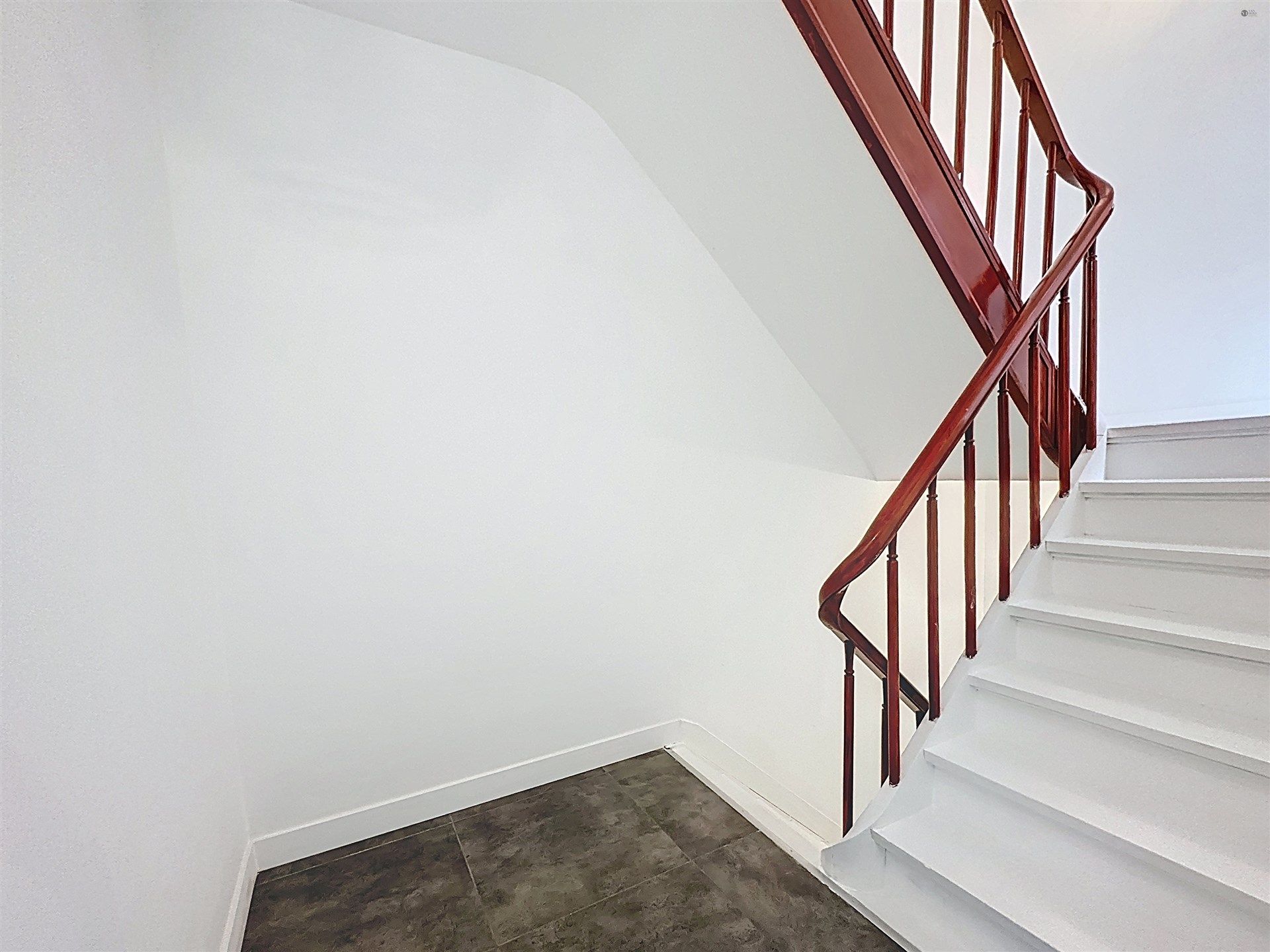 Instapklare halfopen bebouwing met 4 slaapkamers en ruime oprit! foto 15