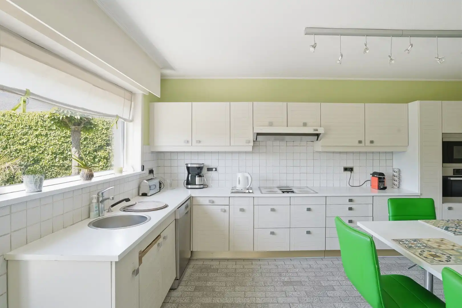 Alleenstaande woning met zonnige tuin op 980 m² foto 9
