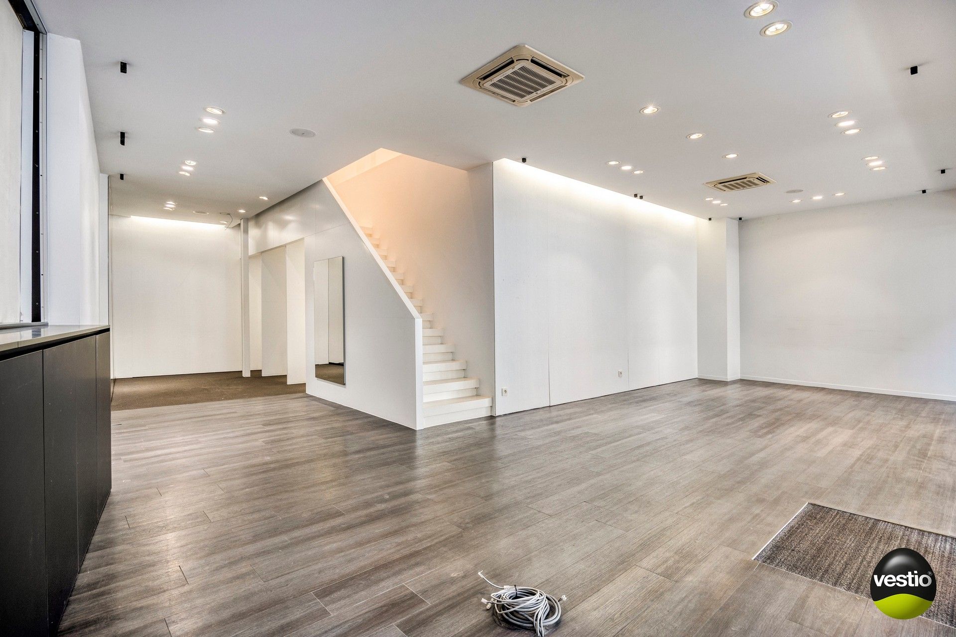 Architecturaal handelspand met bovenliggend (casco) appartement - Aldestraat 54. foto 4
