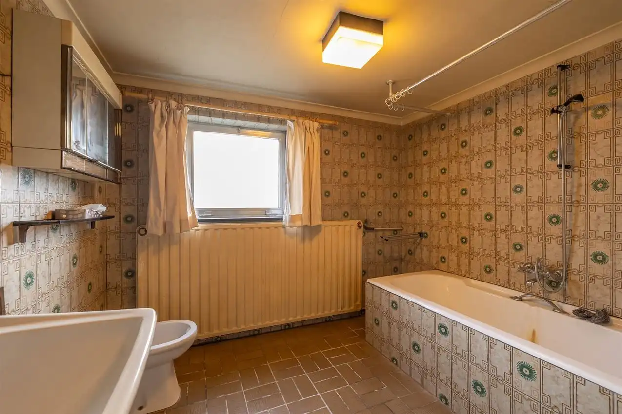 Te renoveren splitlevel woning in doodlopende straat foto 30