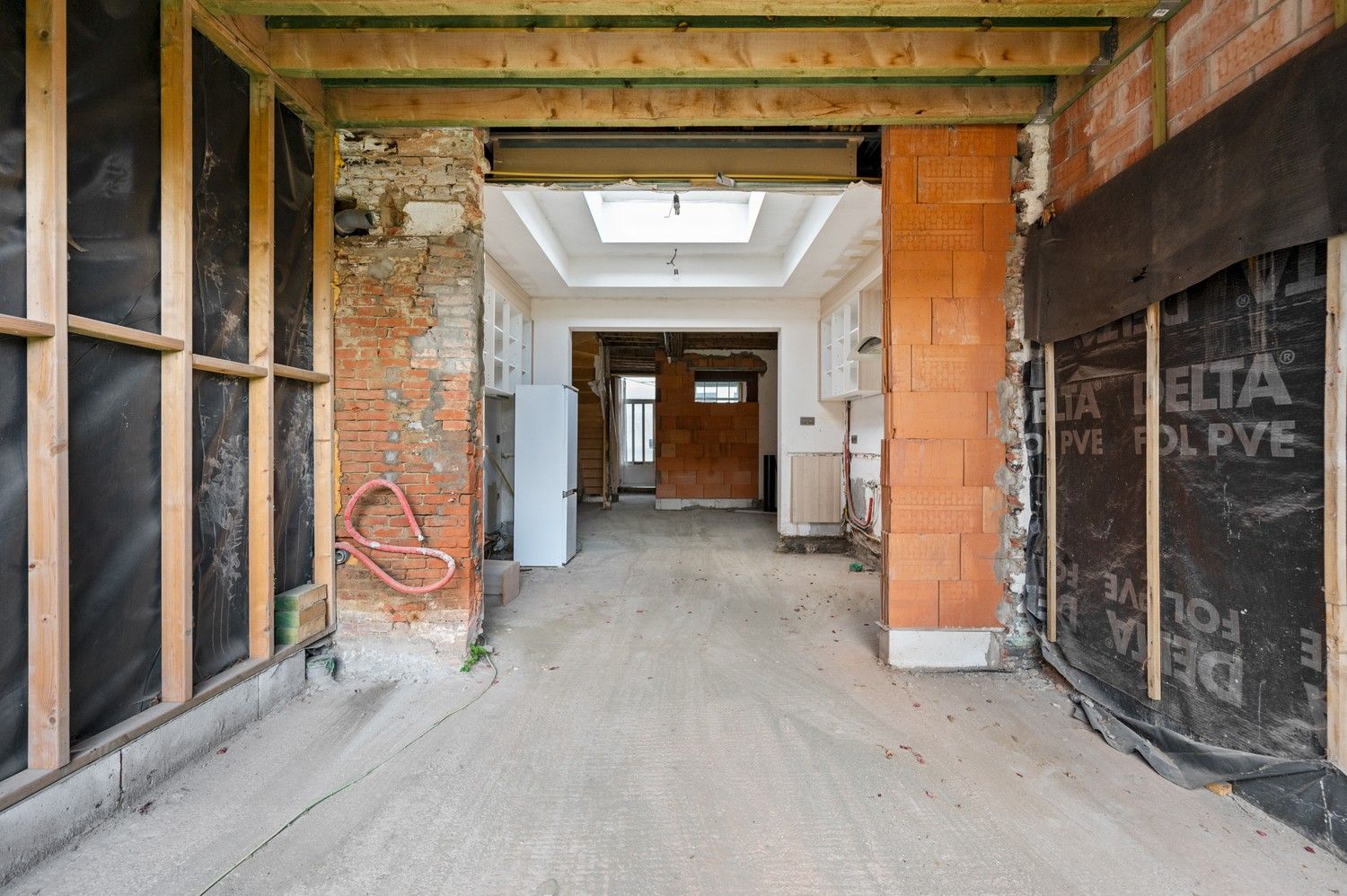 Leuke, verder af te werken woning met 3 slaapkamers en tuin op toplocatie in Lier! foto 8