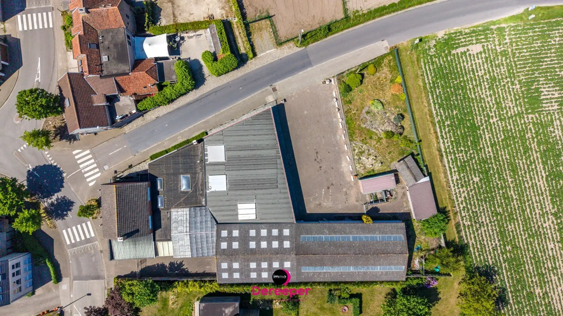 Commercieel pand met showroom, atelier, opslagplaatsen en woonst op toplocatie foto 7