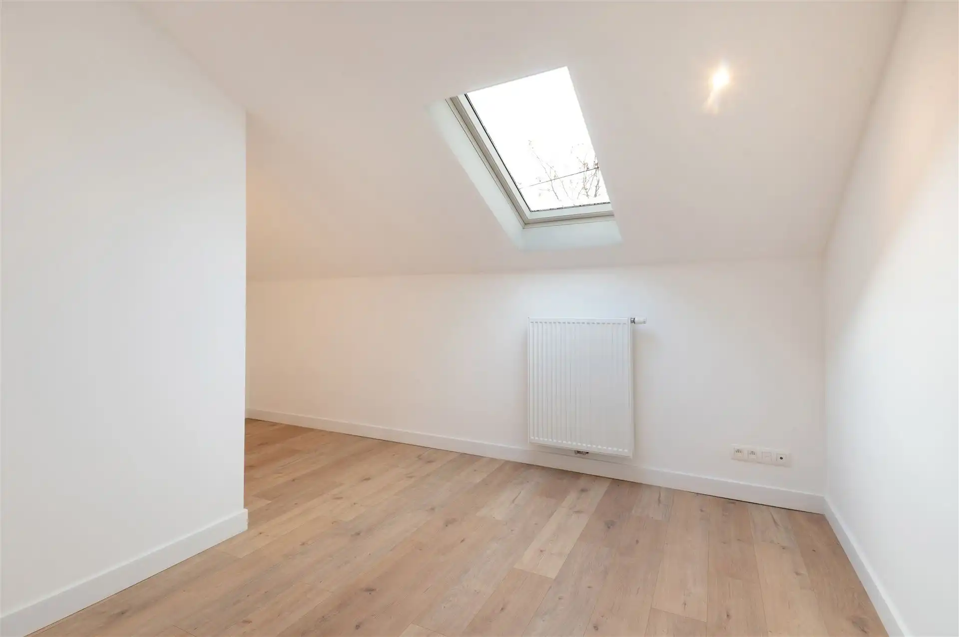 Volledig geroveerde, instapklare gezinswoning foto 12