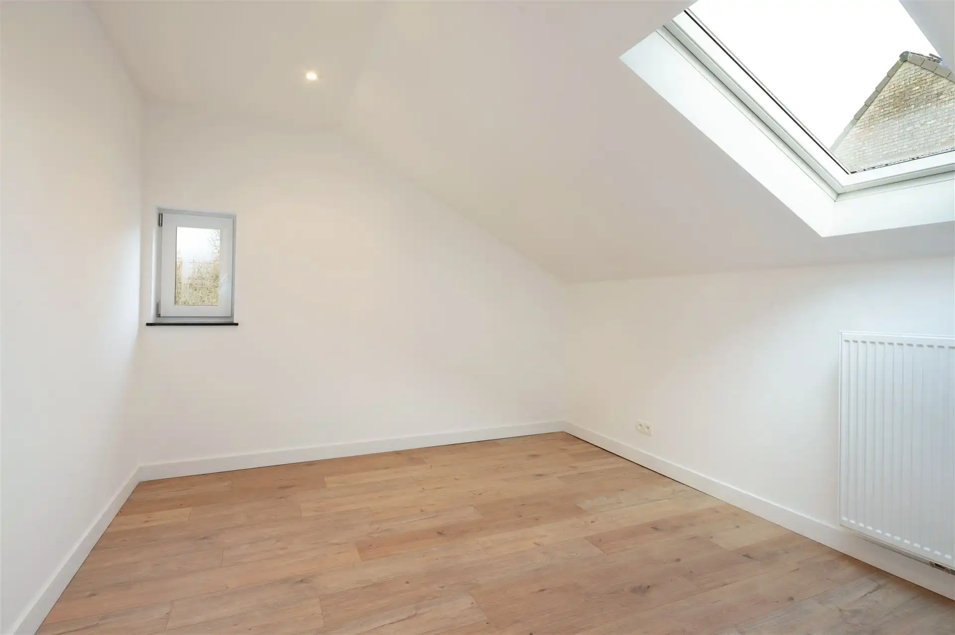 Volledig geroveerde, instapklare gezinswoning foto 12