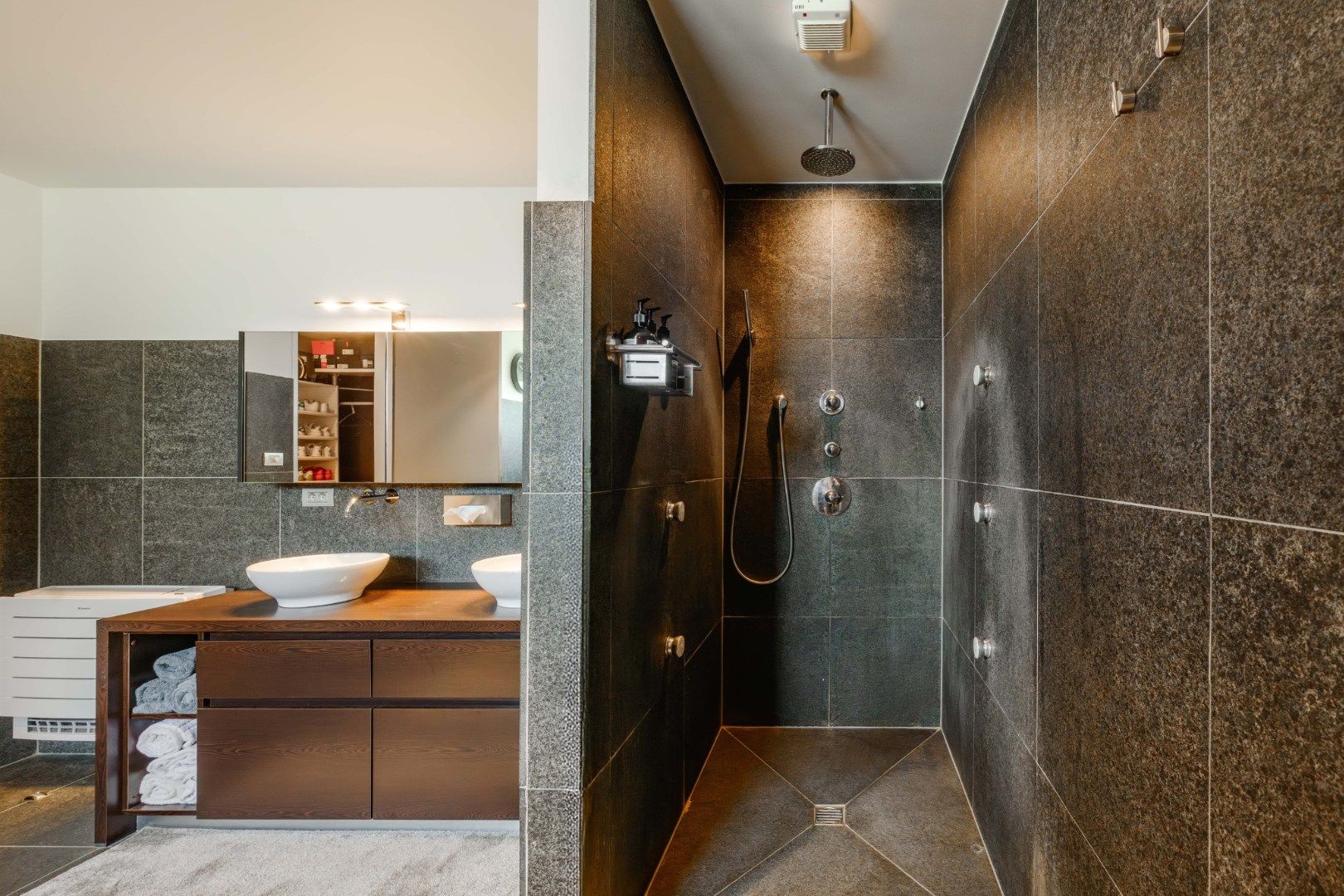 Exclusieve villa met luxueuze afwerking en vergezicht op velden te Zwevezele foto 16