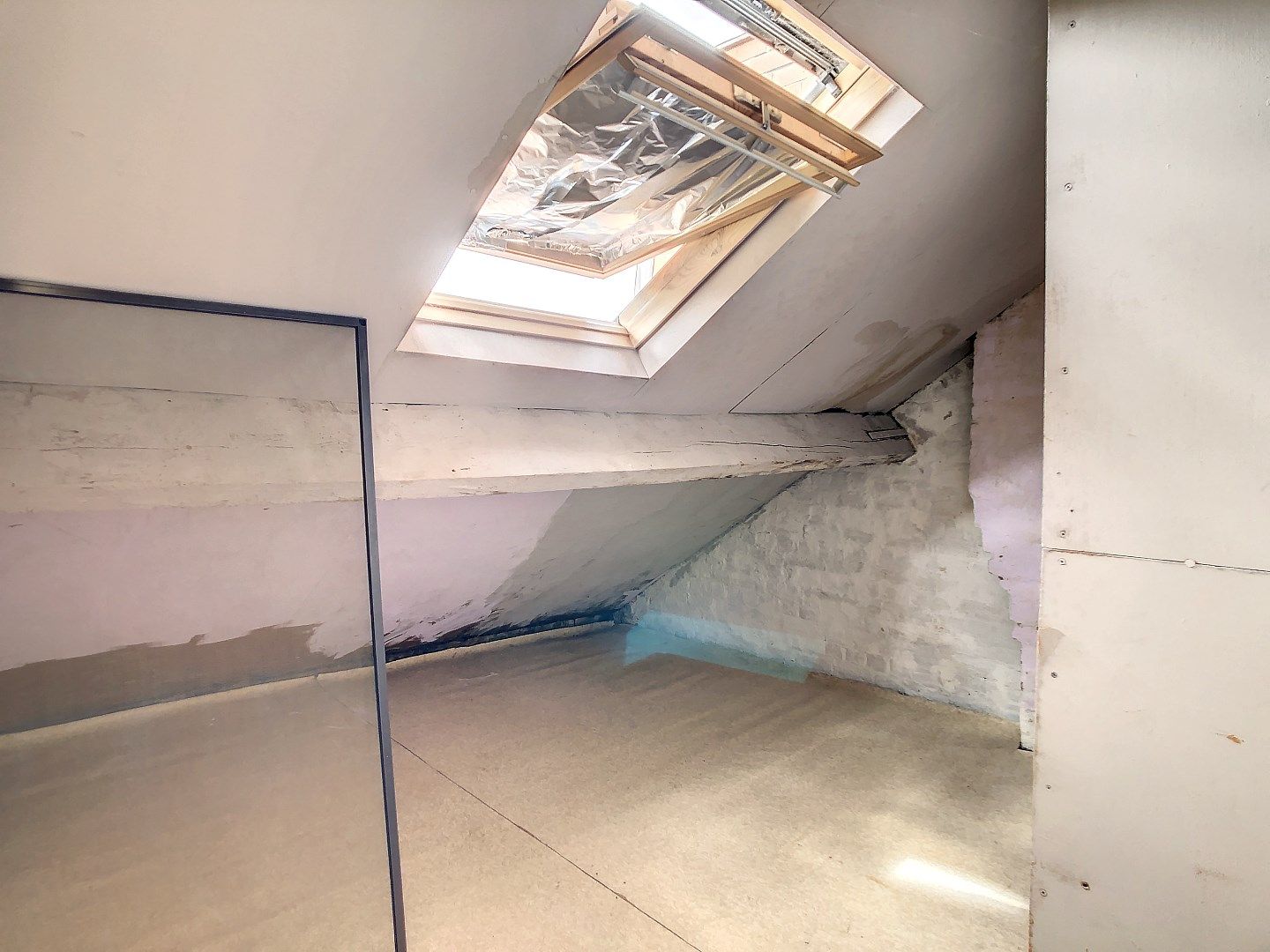 Centraal gelegen stadswoning met drie slaapkamers en aangename stadstuin – EPC 335 kWh/m² - bewoonbare oppervlakte 92 m²  foto 17