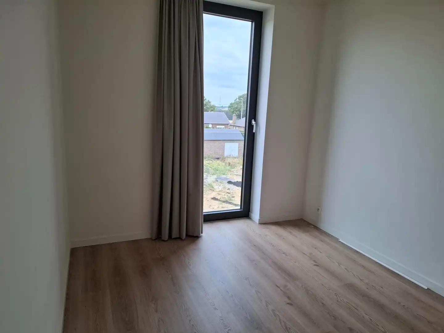 Ruim lichtrijk 3 slaapkamerappartement met terras, parking en berging inbegrepen foto 6