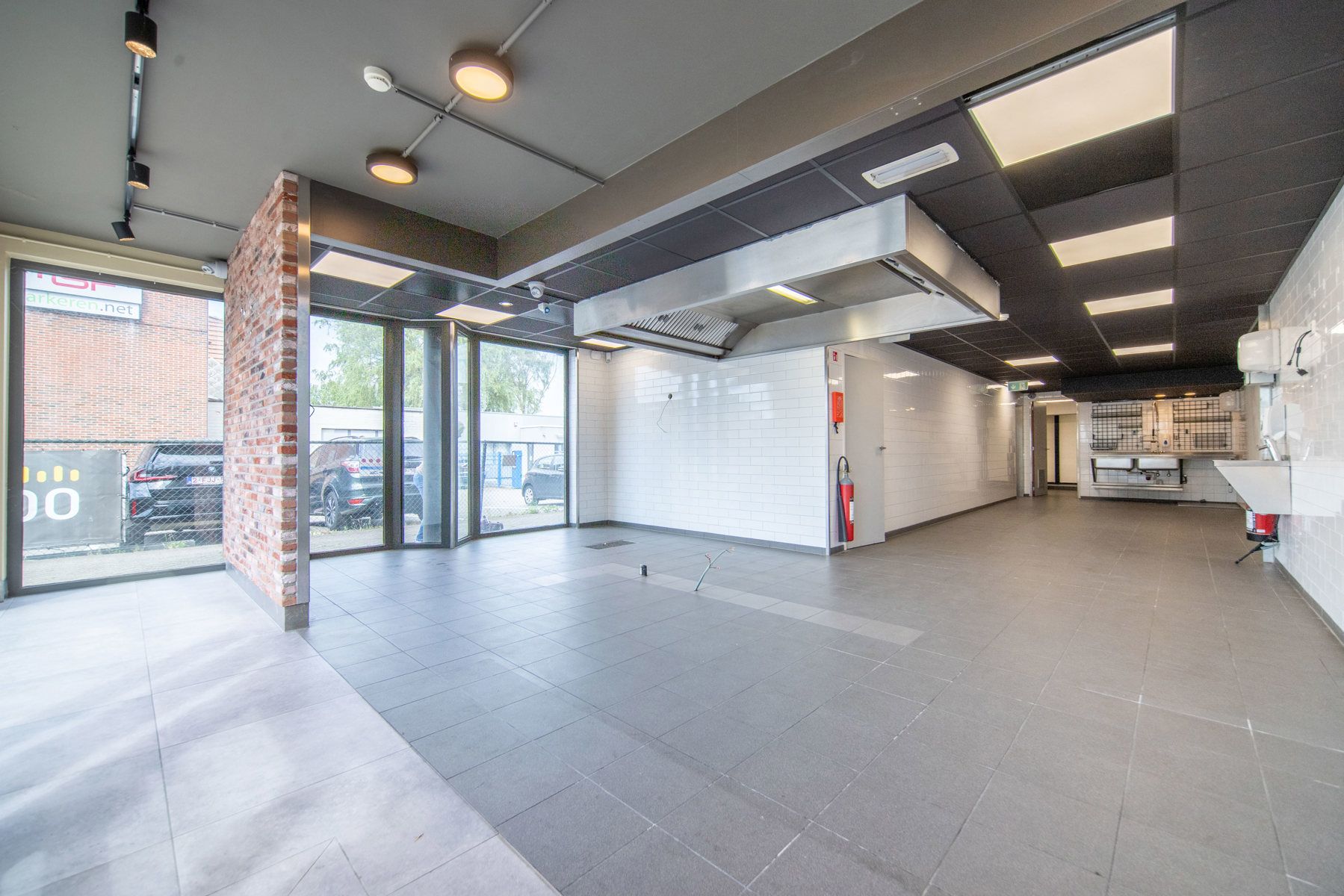 Commercieel gelijkvloers te Aartselaar.&nbsp; foto 2