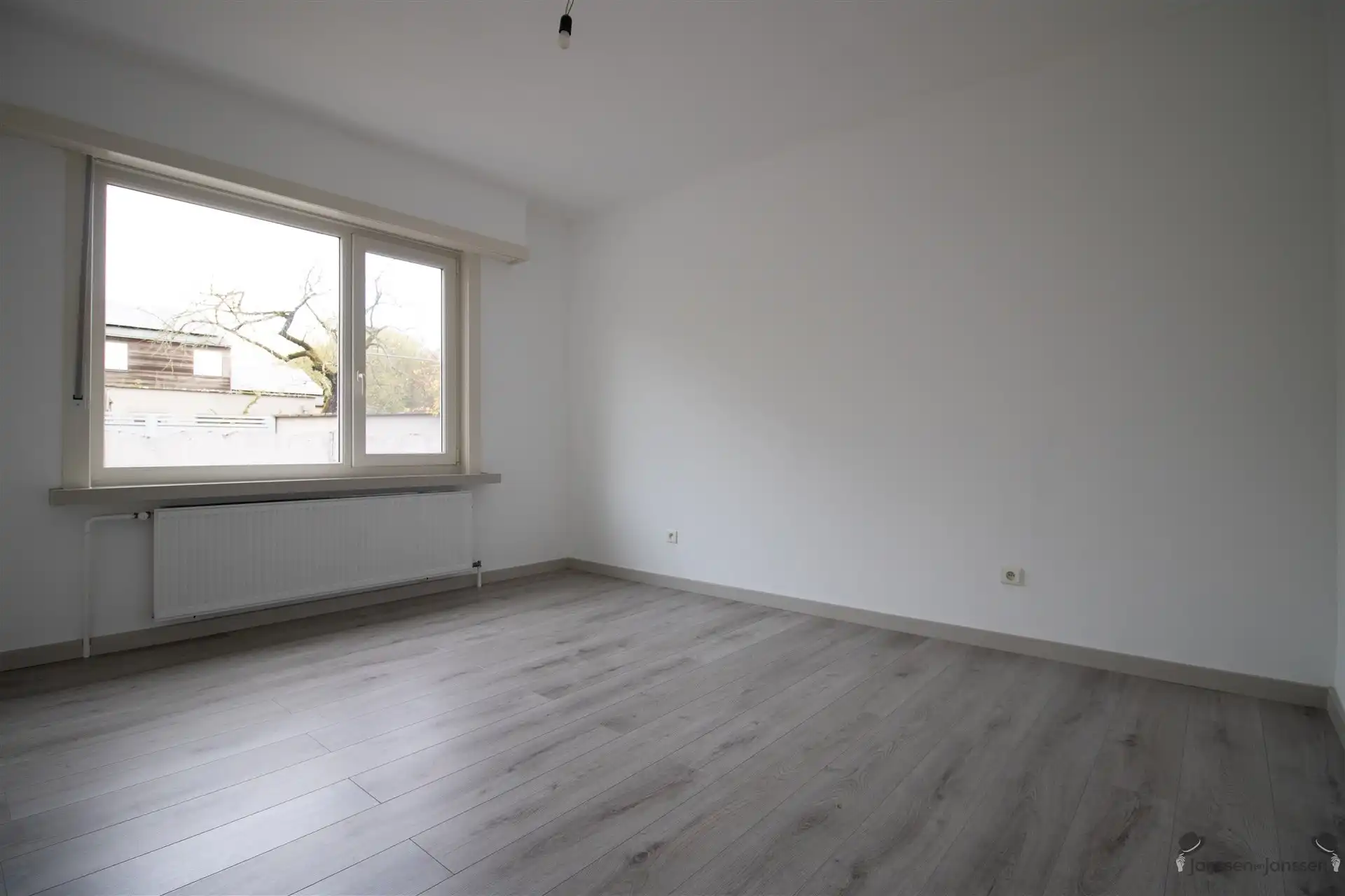 Ruime gerenoveerde gelijkvloerswoning op 544 m² met min. 3 slaapkamers en extra functionele ruimtes foto 7