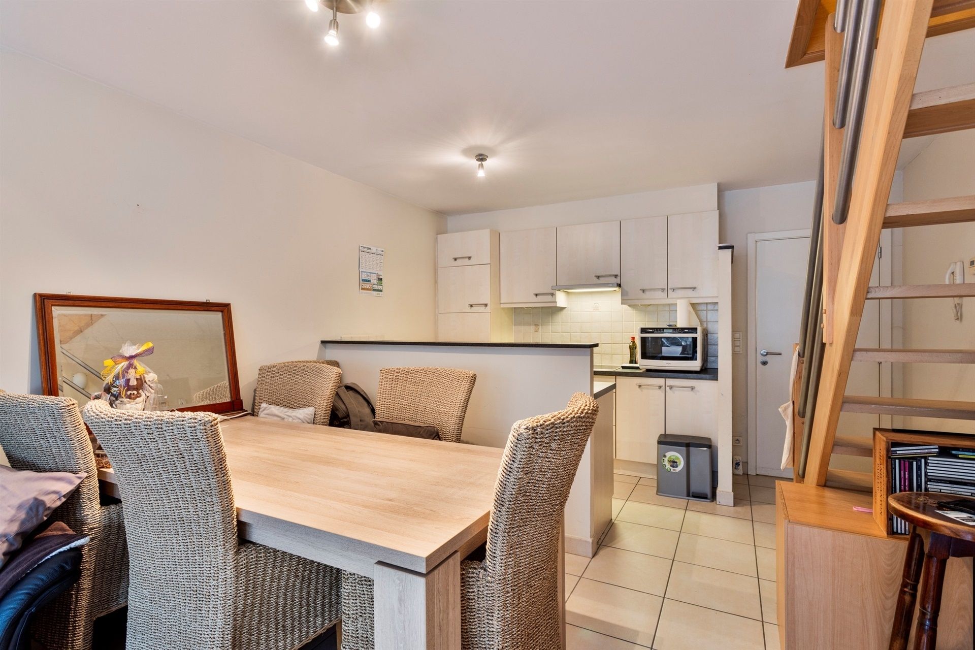 Duplex-appartement met extra zolderkamer + garagebox in het centrum! foto 5