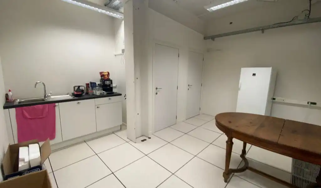 Budgetvriendelijk kantoor te huur vlakbij R4 in Laarne foto 6