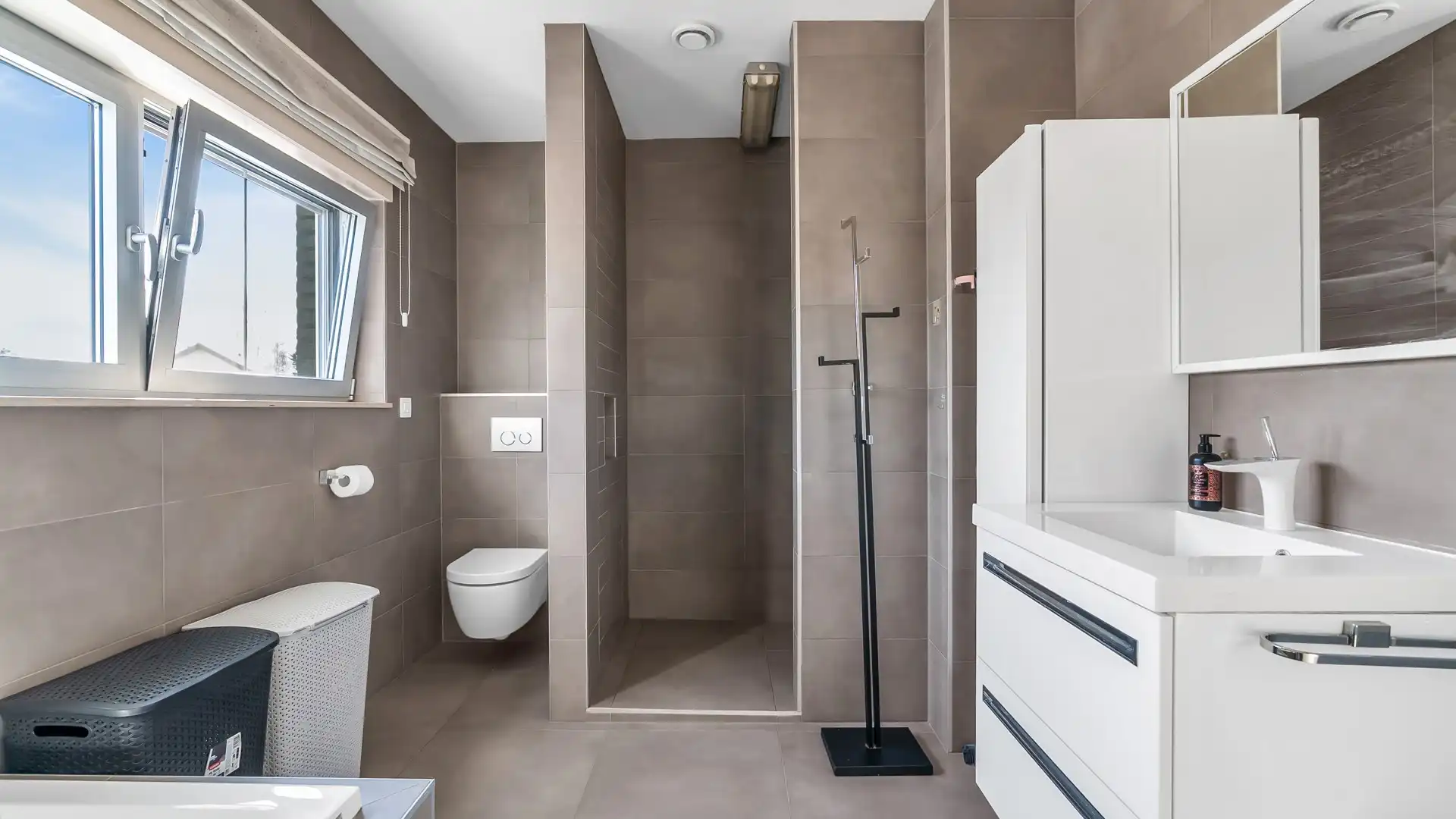 Trendy gezinswoning met open leefruimte, 4 slaapkamers en vrijstaande garage foto 19