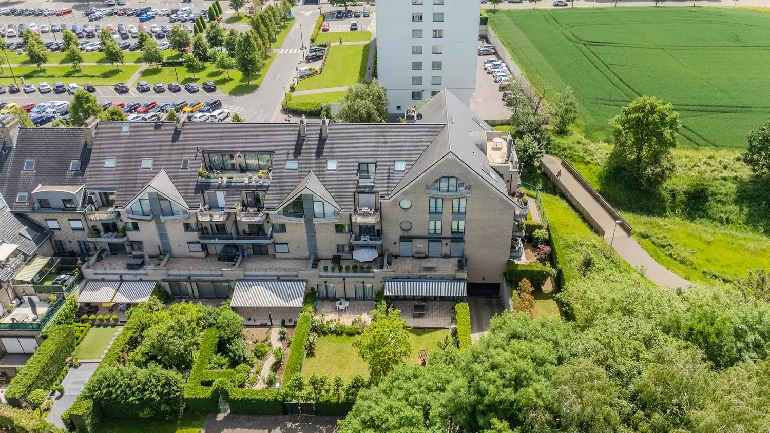 Gelijkvloers appartement met twee slaapkamers en garage in hartje Lanaken foto 32