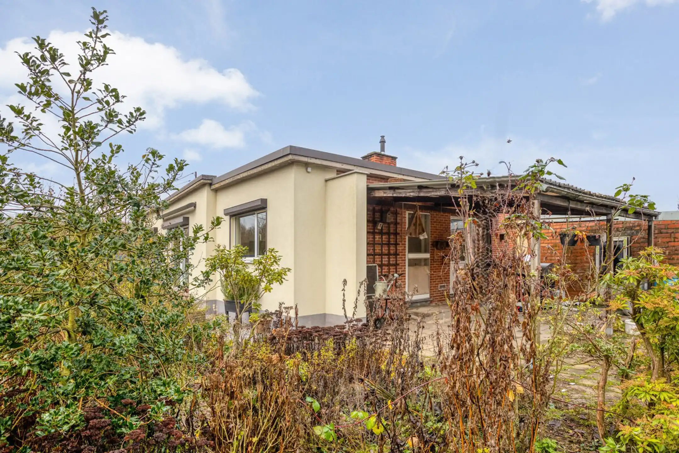 Uniek rustig gelegen woning met 3 slaapkamers en garage foto 12