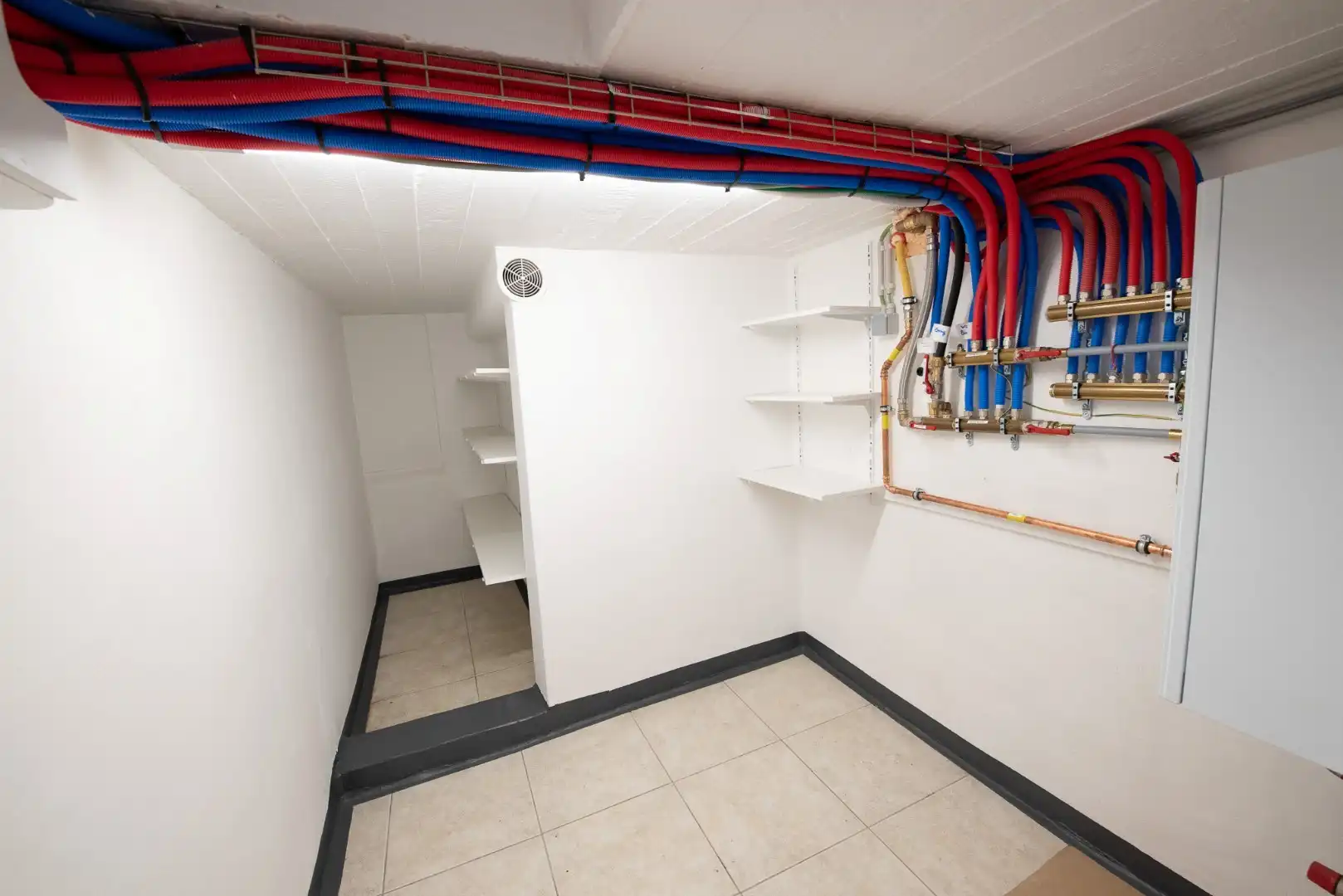 Charmante en gerenoveerde woning te Deinze! foto 6