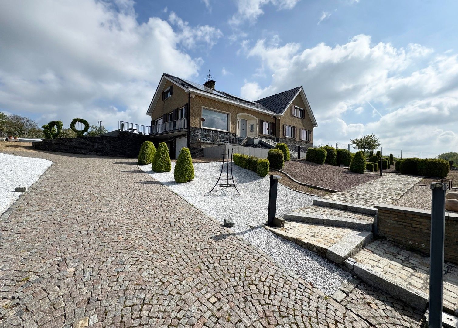 Luxueuze villa op een domein van 1,5 hectare met adembenemend uitzicht en topafwerking foto {{pictureIndex}}