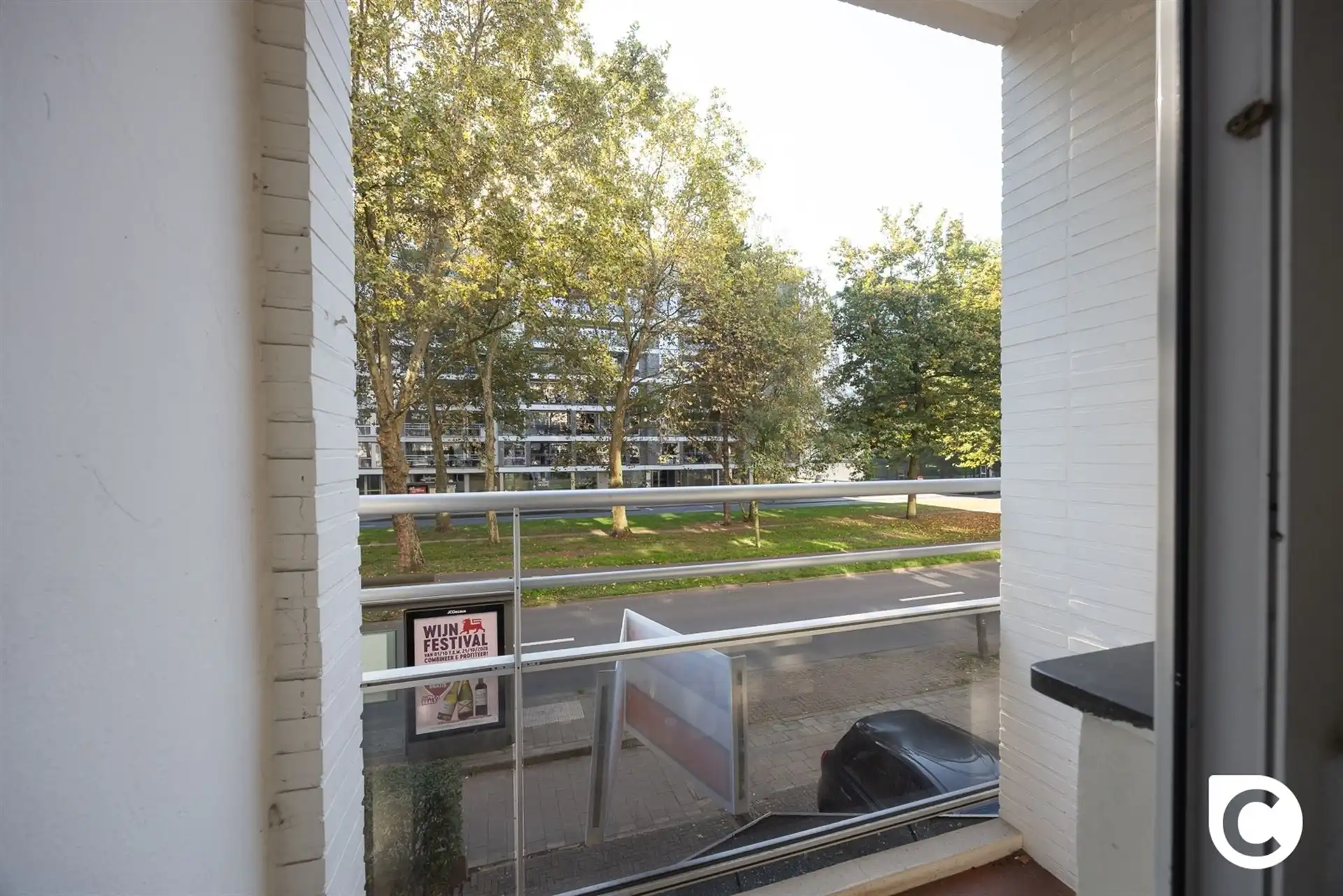 Instapklaar 2 slaapkamer app + garage foto 5