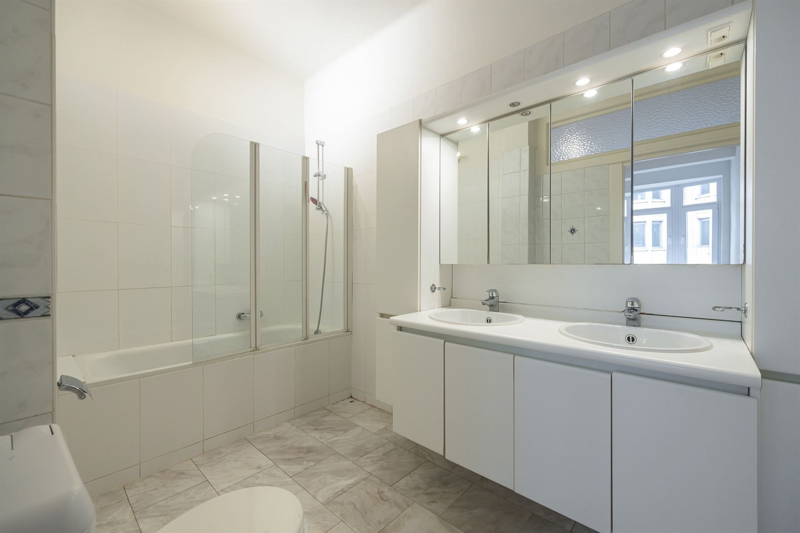 Op te frissen appartement in befaamde Meirbuilding foto 19