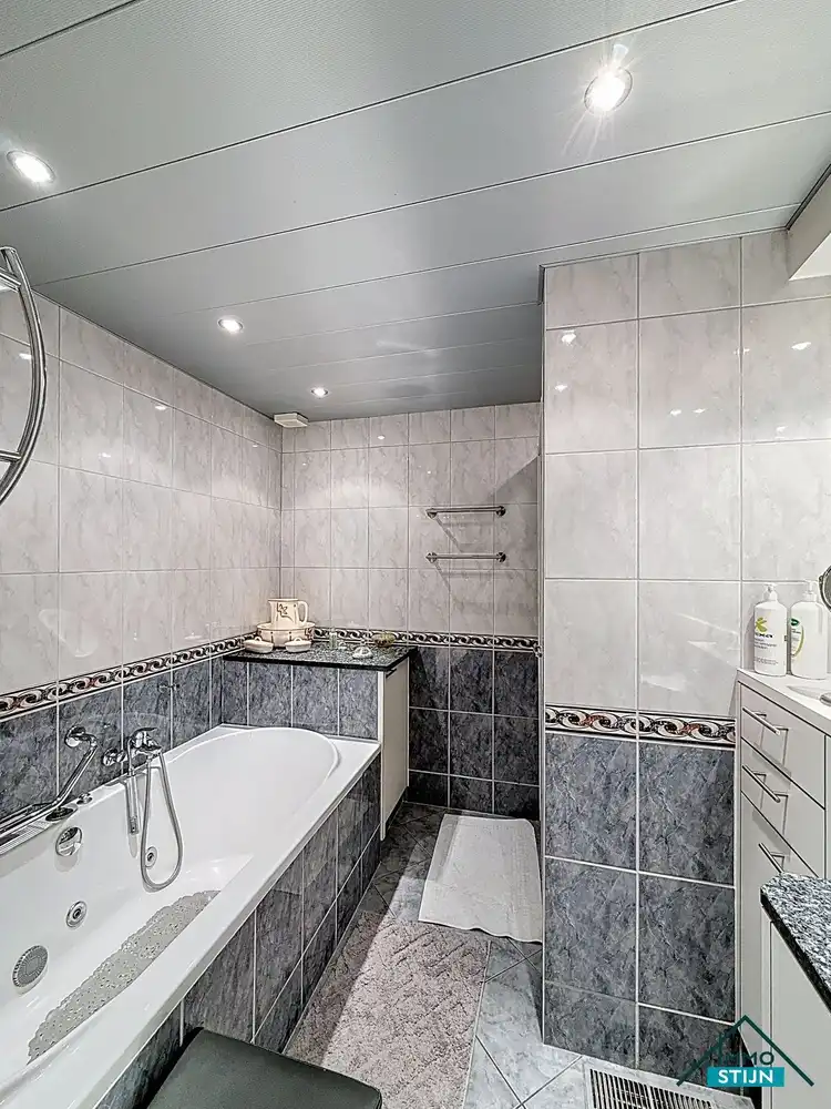 Landelijk gelegen woning met dubbele garage foto 12