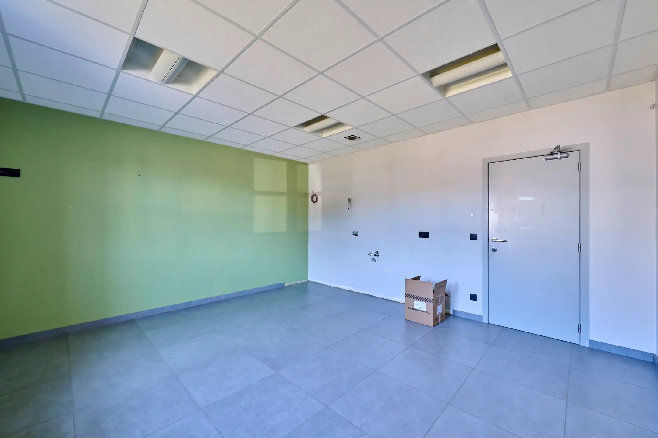 MULTIFUNCTIONEEL BEDRIJFSGEBOUW MET APPARTEMENT EN BUITENTERREIN foto 10