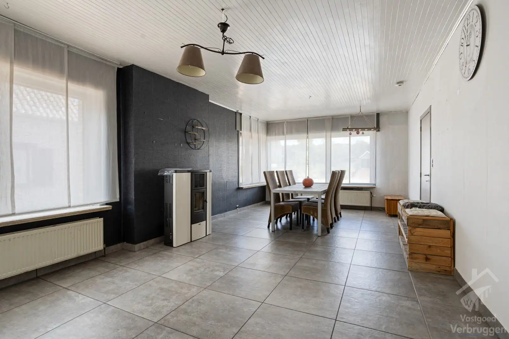 Volledig onderkelderde bungalow te koop op groot perceel foto 3