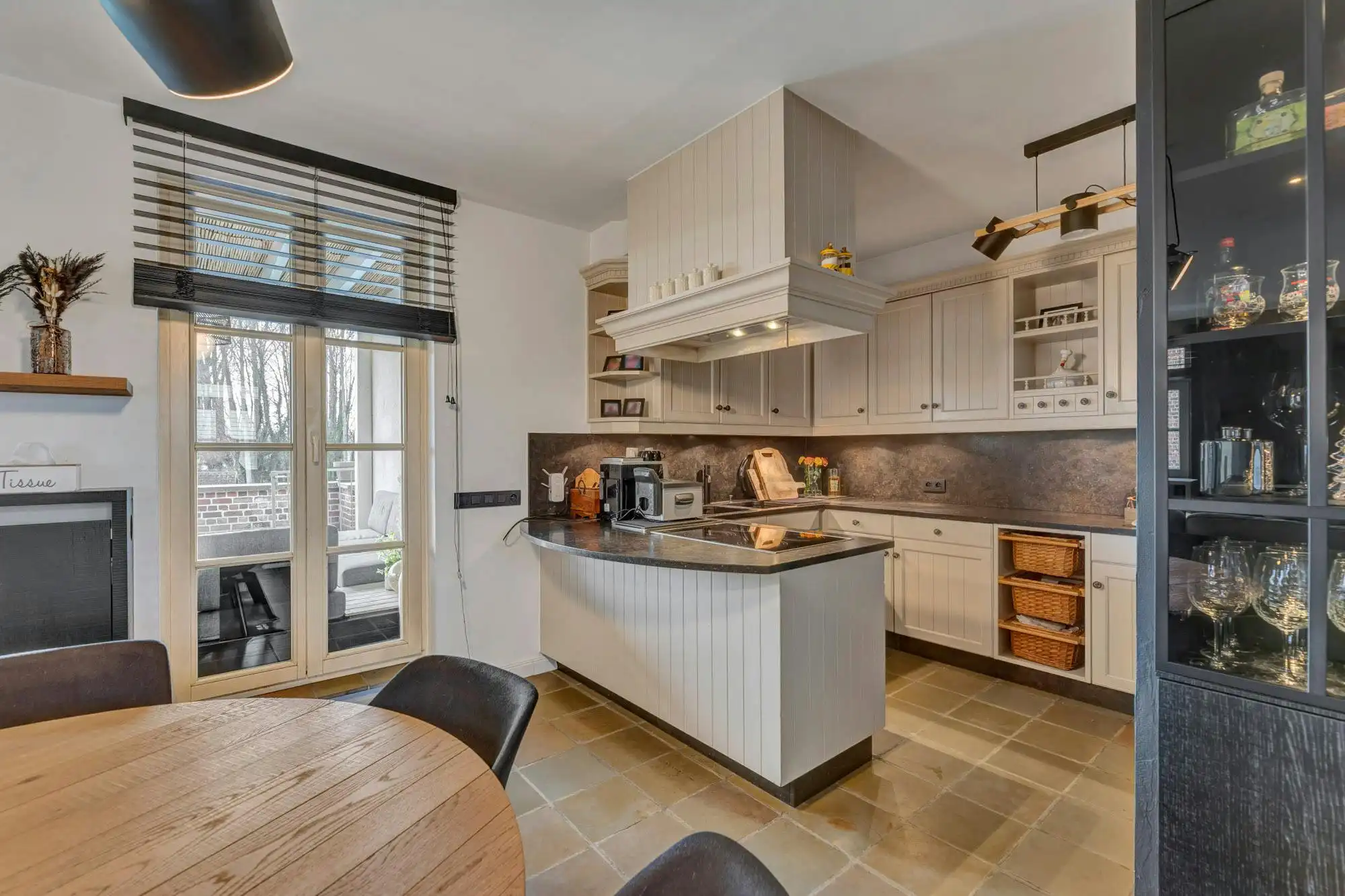 Exclusief en veelzijdig handelspand met woning te Gooik foto 22