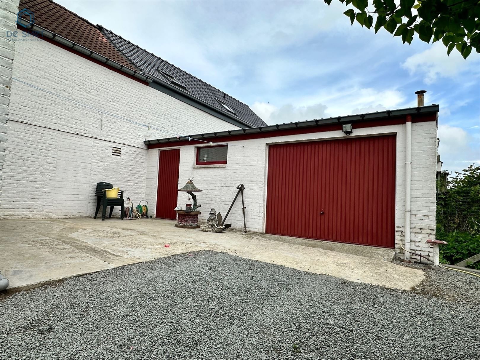 RUIME HALFOPEN BEBOUWING MET GARAGE EN TUIN foto 23
