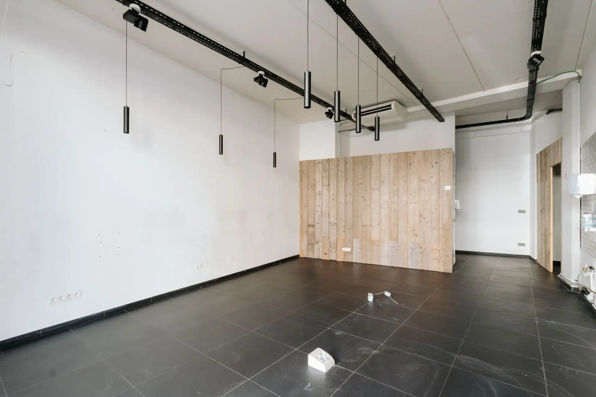 Handelsgelijkvloers op absolute toplocatie in Wilrijk foto 3