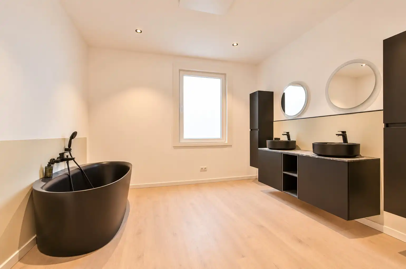 Gerenoveerde woning met 4 slaapkamers te Blankenberge foto 10