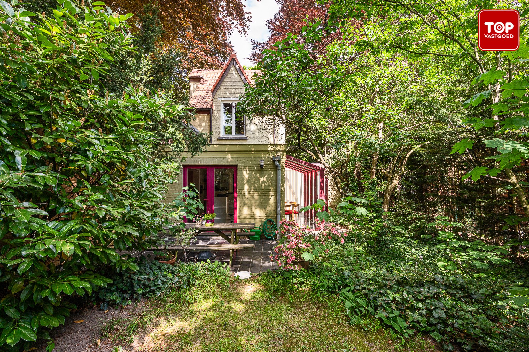 Charmante halfopen woning met fantastische tuin op een Topligging in Sint-Denijs-Westrem foto 2