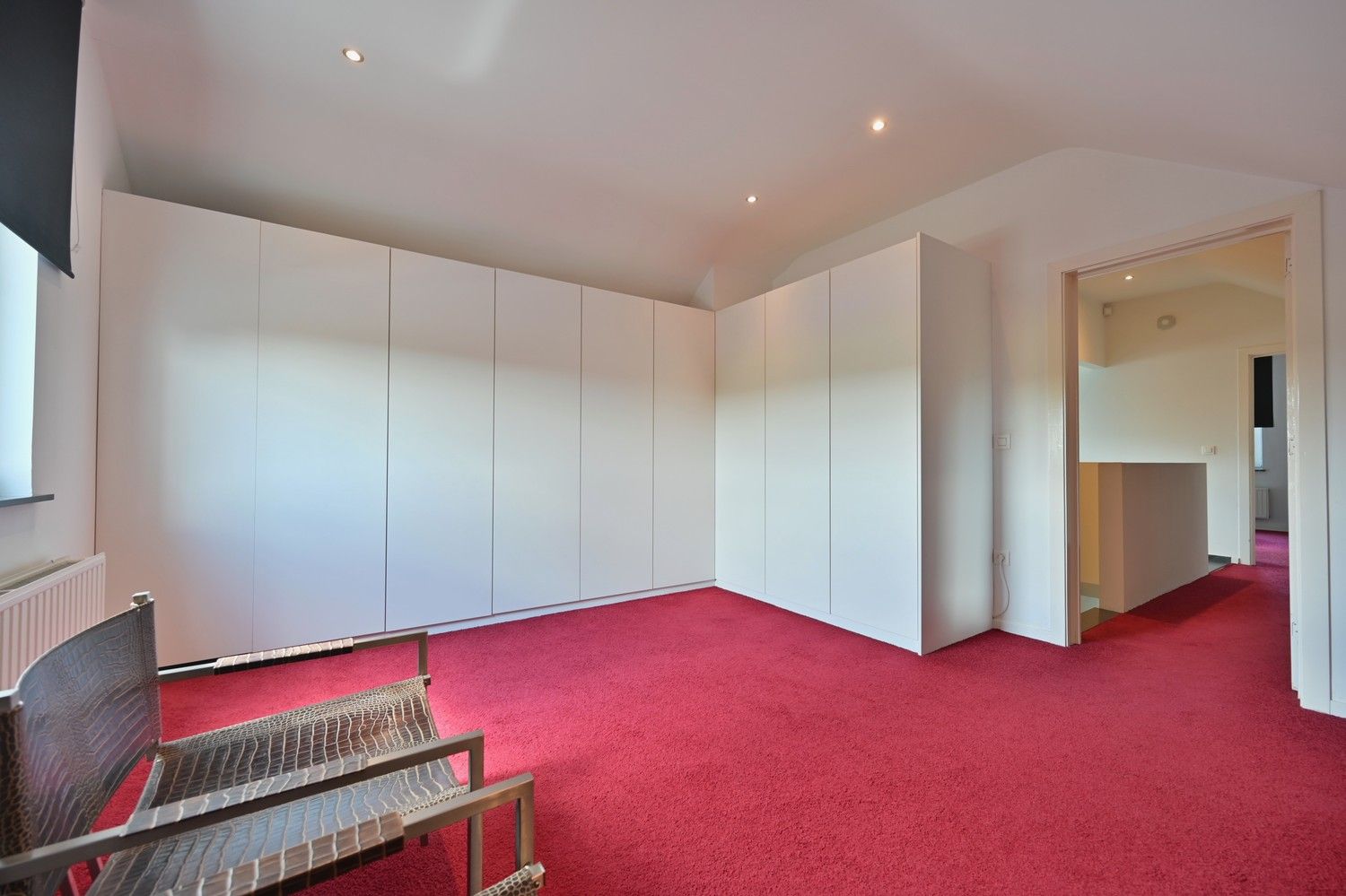 Ruime woning met zwembad en royaal poolhouse, op rustige locatie in Rekem, direct grenzend aan velden foto 39