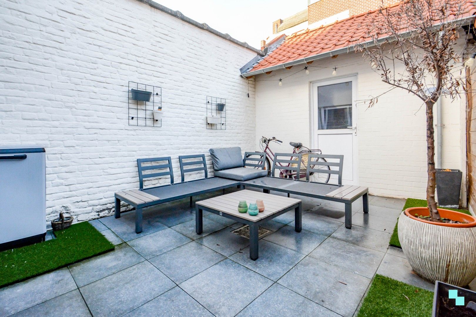 Gesloten bebouwing in hartje Izegem foto 12