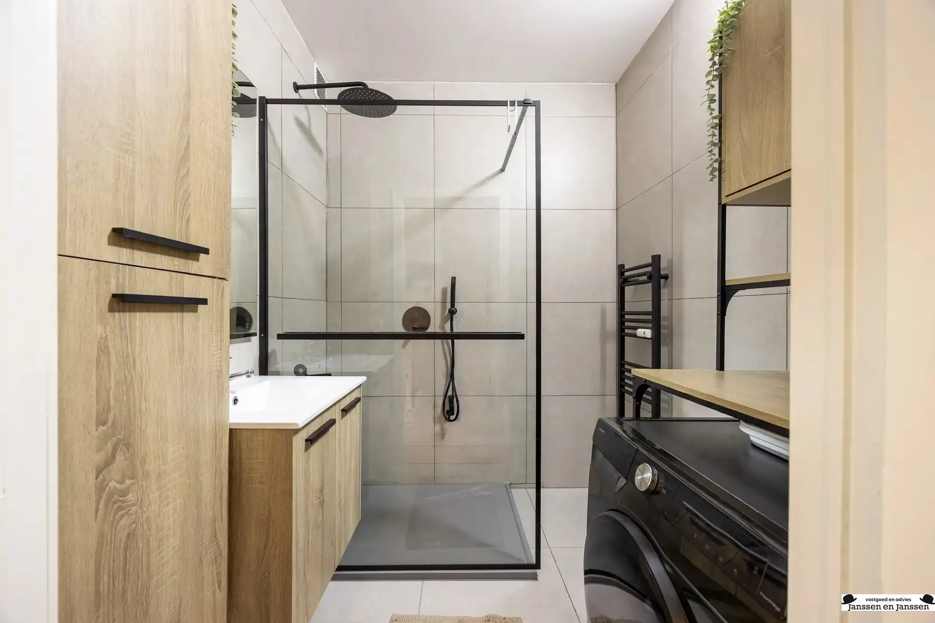 Gerenoveerd 2-slaapkamer appartement met 2 terrassen en prachtig uitzicht foto 7